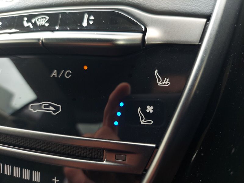 Aston Martin DB11 V8 2dr Touchtronic Auto