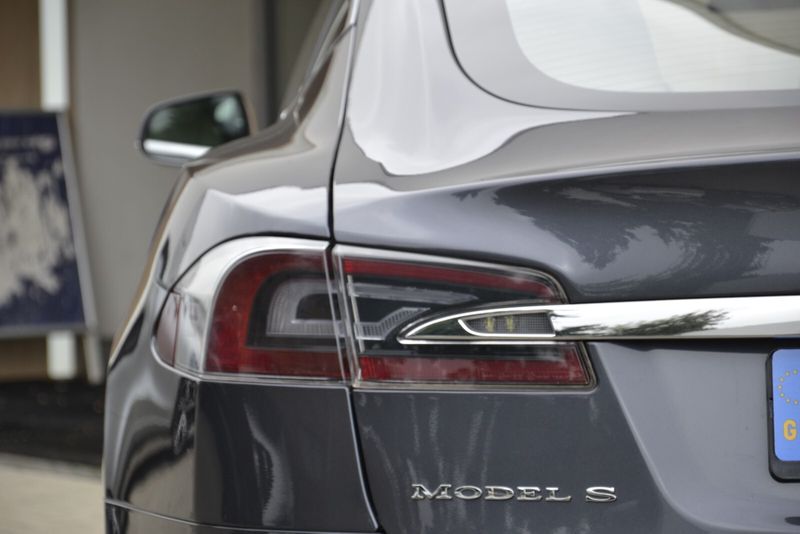 Tesla Model S 449kW 100kWh Dual Motor 5dr Auto