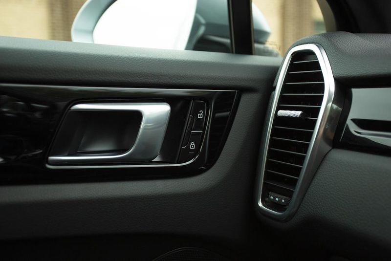 Porsche Cayenne E-Hybrid 5dr Tiptronic S