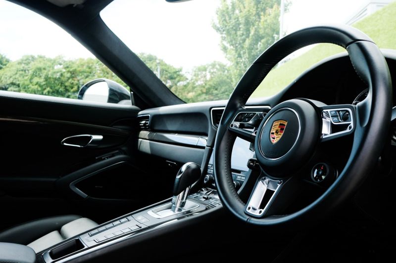 Porsche 911 2dr PDK