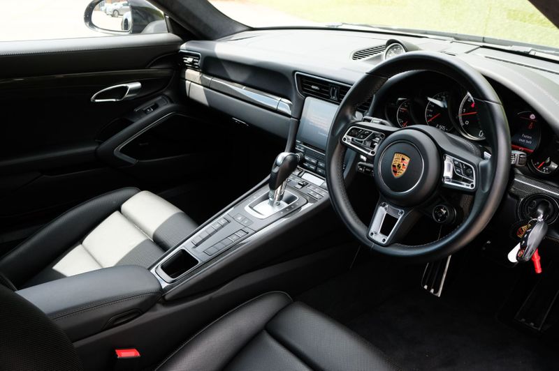 Porsche 911 2dr PDK