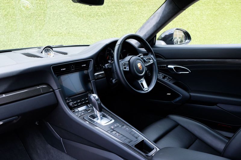 Porsche 911 2dr PDK