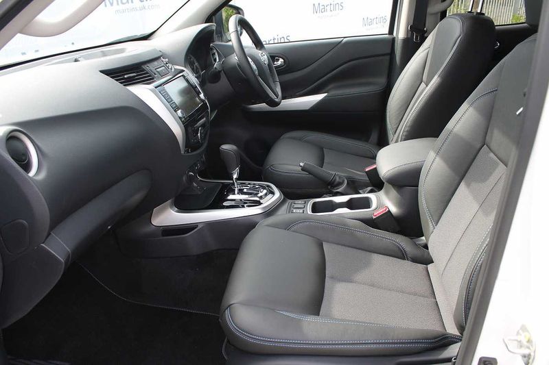 Nissan Navara Double Cab Pick Up N-Guard 2.3dCi 190 TT 4WD Auto