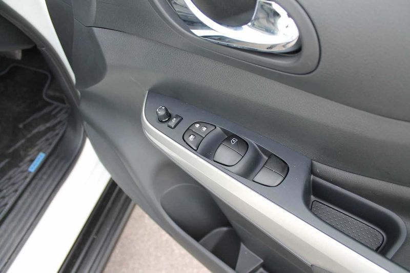 Nissan Navara Double Cab Pick Up N-Guard 2.3dCi 190 TT 4WD Auto