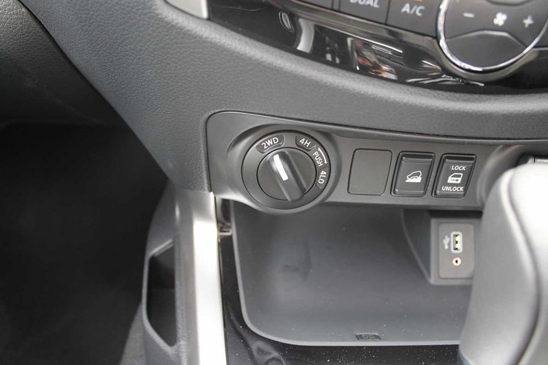 Nissan Navara Double Cab Pick Up N-Guard 2.3dCi 190 TT 4WD Auto