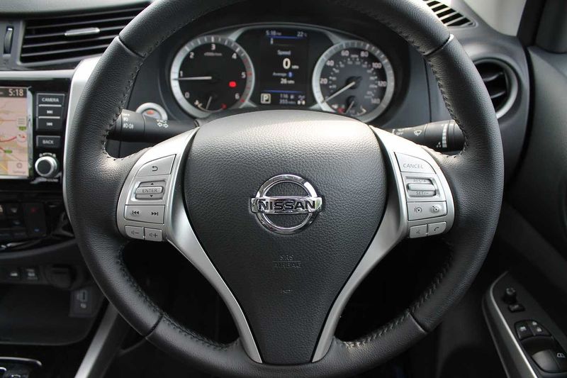 Nissan Navara Double Cab Pick Up N-Guard 2.3dCi 190 TT 4WD Auto