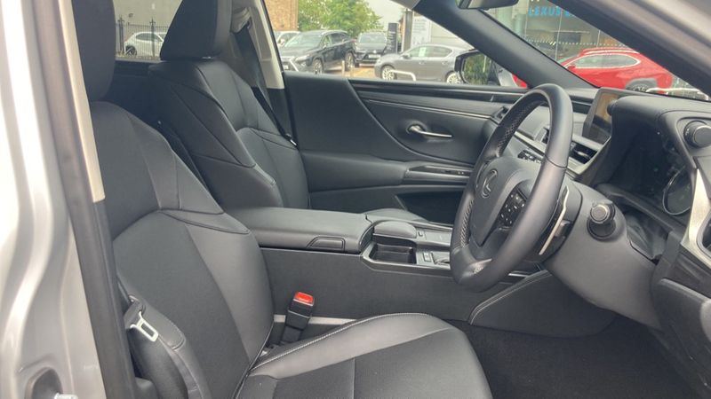 Lexus ES 300h 2.5 4dr CVT