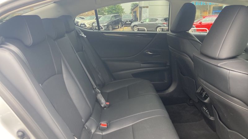 Lexus ES 300h 2.5 4dr CVT