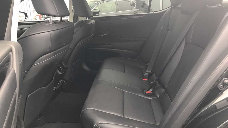 Lexus ES 300h 2.5 4dr CVT
