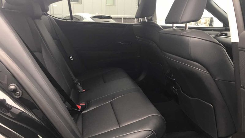 Lexus ES 300h 2.5 4dr CVT