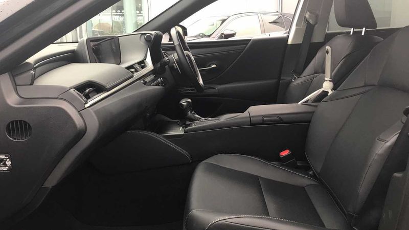 Lexus ES 300h 2.5 4dr CVT