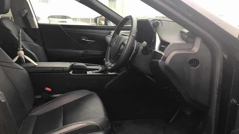 Lexus ES 300h 2.5 4dr CVT