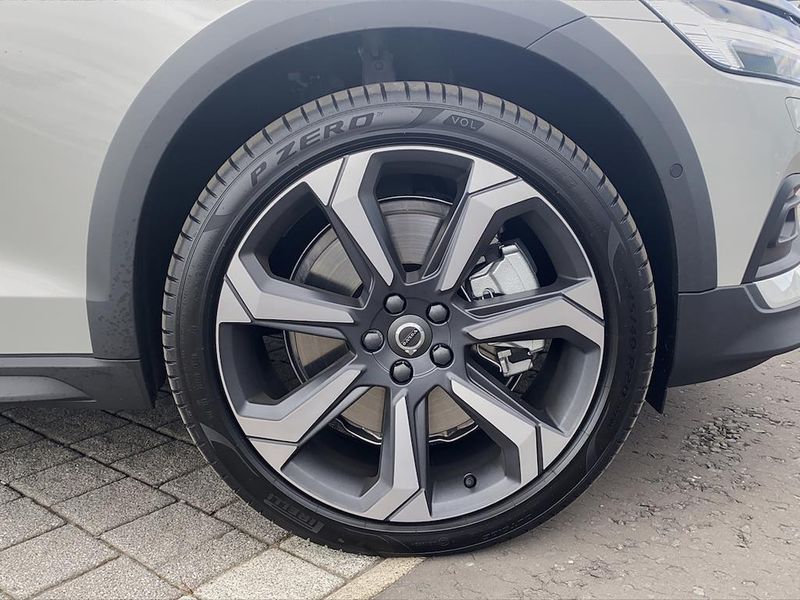 Volvo V60 2.0 B4D Cross Country 5dr AWD Auto
