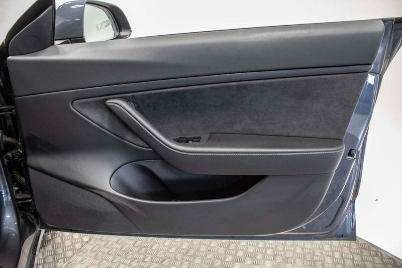 Tesla Model 3 Long Range AWD 4dr Auto