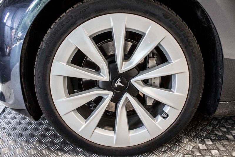 Tesla Model 3 Long Range AWD 4dr Auto