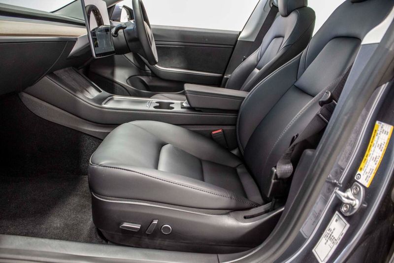 Tesla Model 3 Long Range AWD 4dr Auto