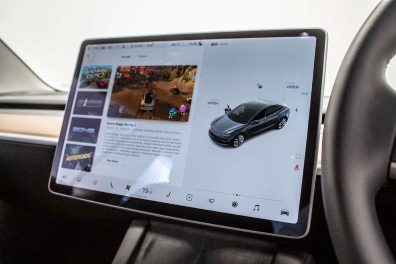 Tesla Model 3 Long Range AWD 4dr Auto