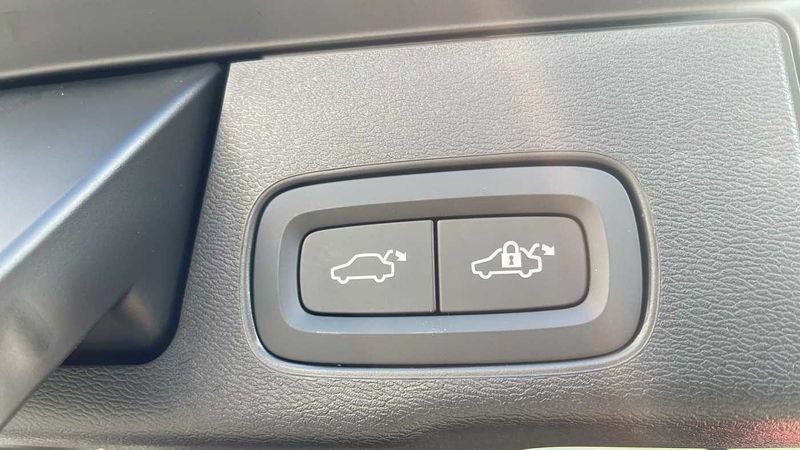 Volvo XC60 2.0 T6 Recharge PHEV R DESIGN 5dr AWD Auto