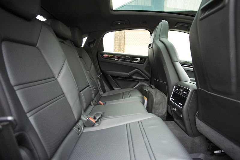 Porsche Cayenne E-Hybrid 5dr Tiptronic S
