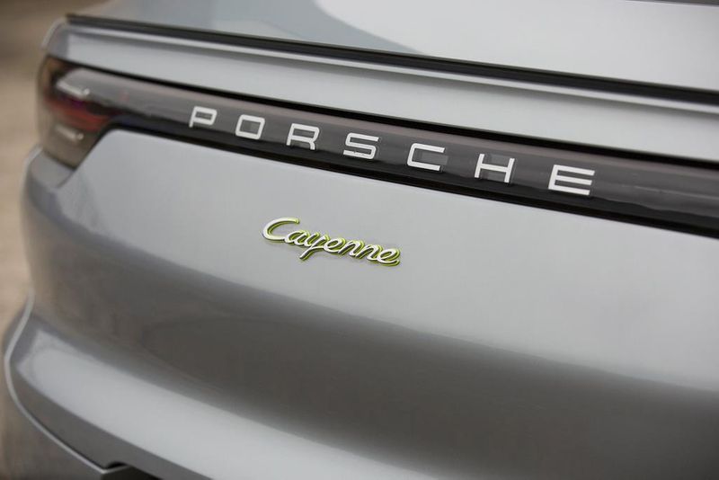 Porsche Cayenne E-Hybrid 5dr Tiptronic S