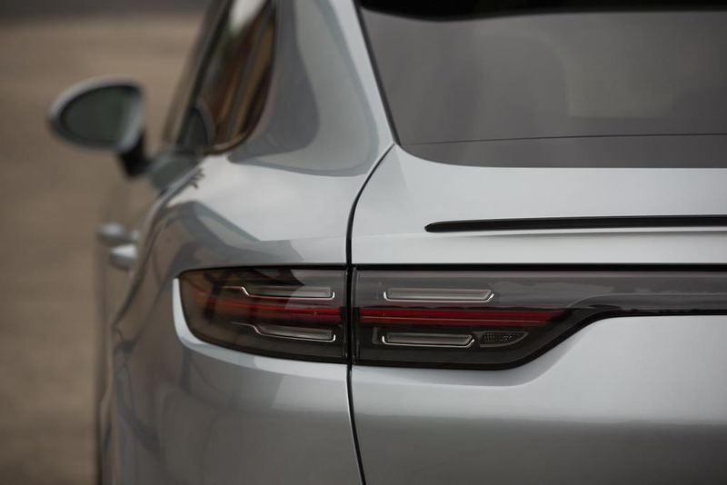 Porsche Cayenne E-Hybrid 5dr Tiptronic S