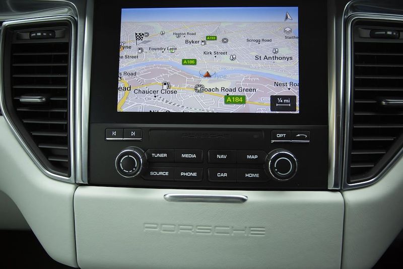 Porsche Macan Turbo 5dr PDK