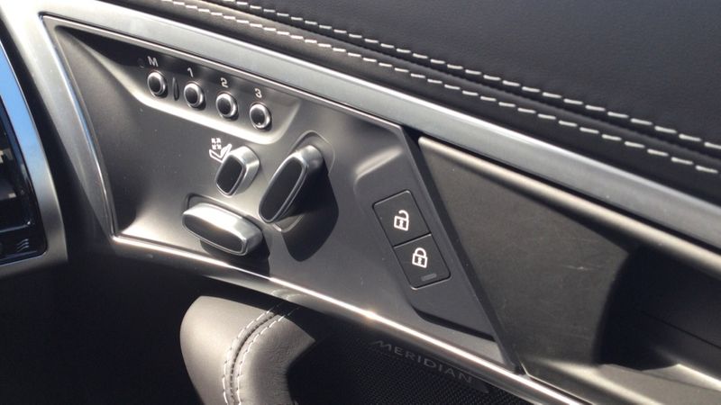 Jaguar F Type 5.0 P450 S/C V8 First Edition 2dr Auto AWD
