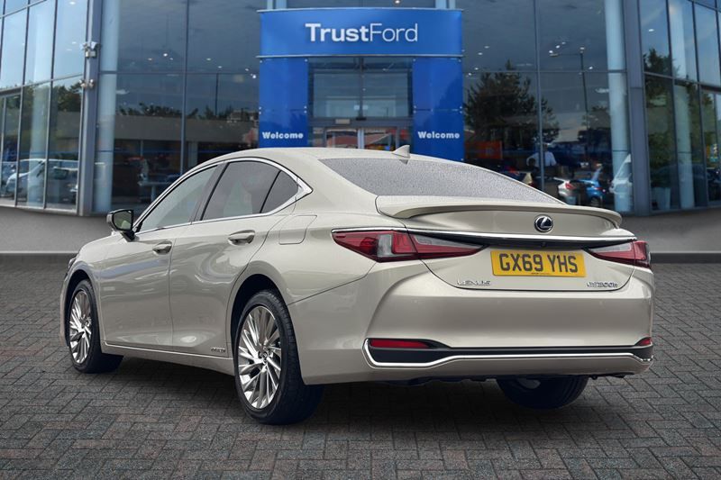 Lexus ES 300h 2.5 Takumi 4dr CVT