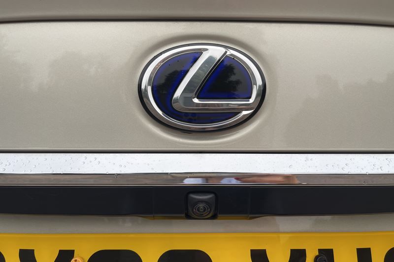 Lexus ES 300h 2.5 Takumi 4dr CVT