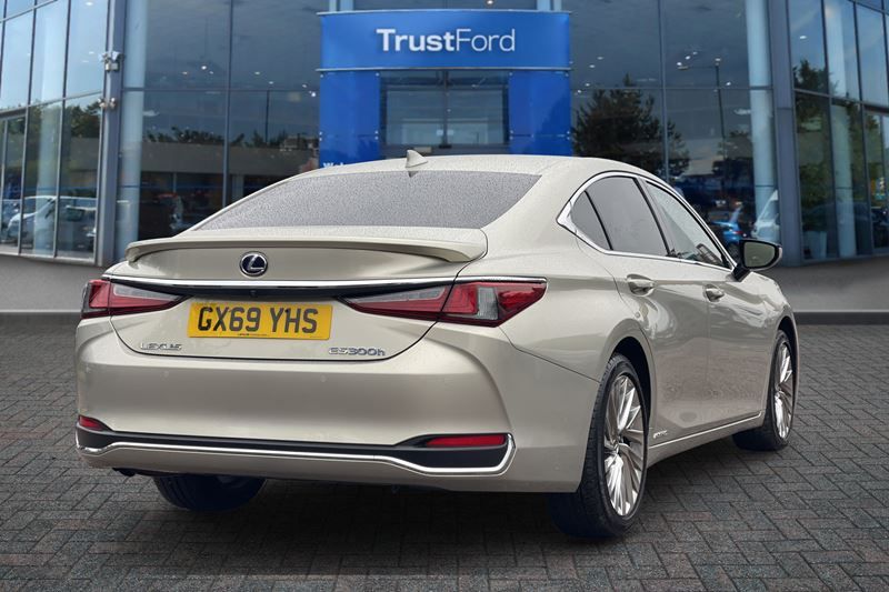 Lexus ES 300h 2.5 Takumi 4dr CVT