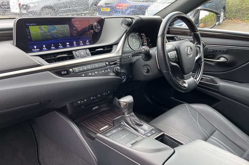 Lexus ES 300h 2.5 Takumi 4dr CVT