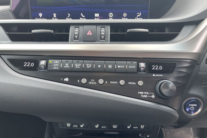 Lexus ES 300h 2.5 Takumi 4dr CVT