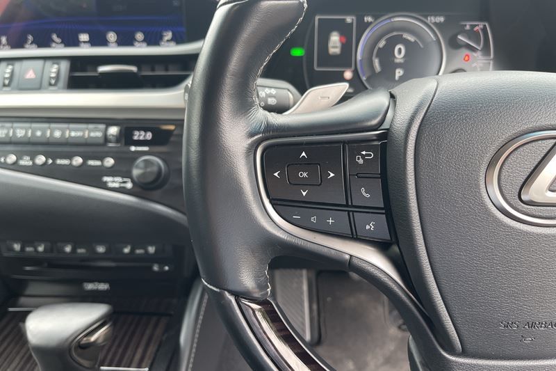 Lexus ES 300h 2.5 Takumi 4dr CVT
