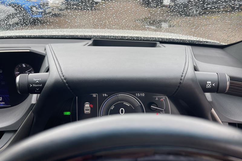 Lexus ES 300h 2.5 Takumi 4dr CVT