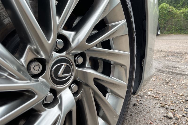Lexus ES 300h 2.5 Takumi 4dr CVT