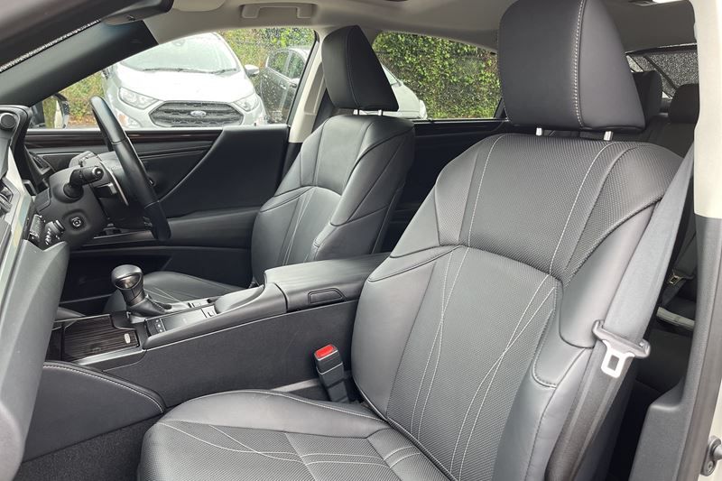 Lexus ES 300h 2.5 Takumi 4dr CVT