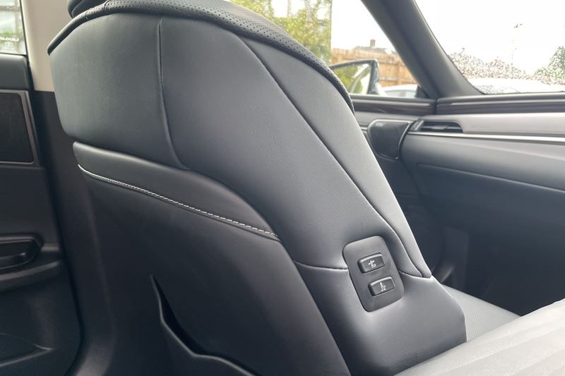 Lexus ES 300h 2.5 Takumi 4dr CVT