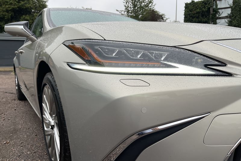 Lexus ES 300h 2.5 Takumi 4dr CVT