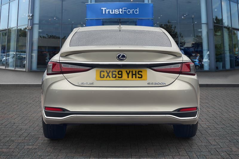 Lexus ES 300h 2.5 Takumi 4dr CVT