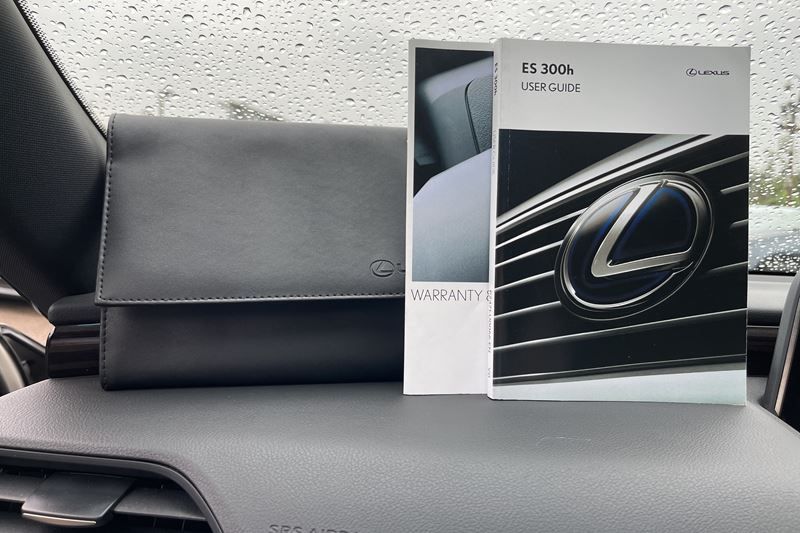 Lexus ES 300h 2.5 Takumi 4dr CVT