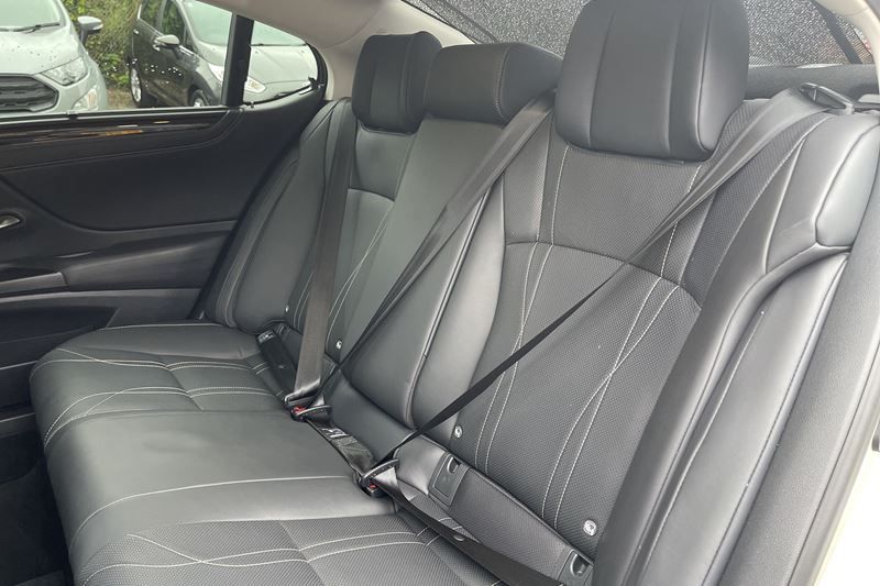 Lexus ES 300h 2.5 Takumi 4dr CVT
