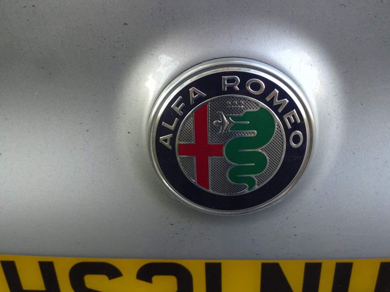 Alfa Romeo Giulia 2.2 JTDM-2 190 Lusso Ti 4dr Auto