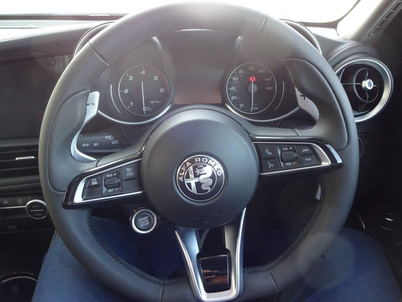 Alfa Romeo Giulia 2.2 JTDM-2 190 Lusso Ti 4dr Auto