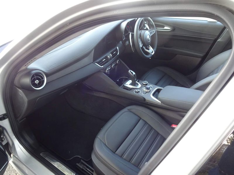 Alfa Romeo Giulia 2.2 JTDM-2 190 Lusso Ti 4dr Auto
