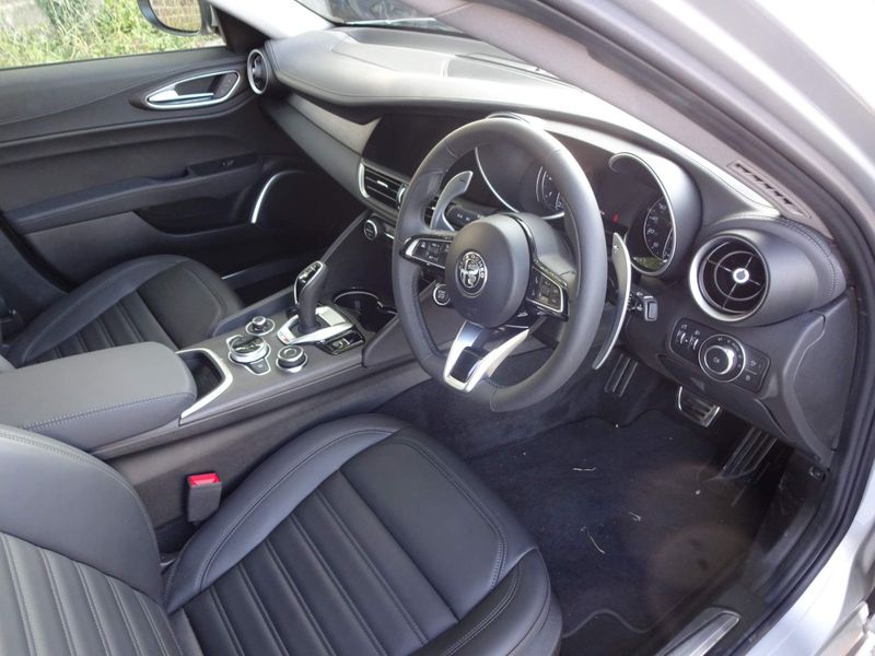 Alfa Romeo Giulia 2.2 JTDM-2 190 Lusso Ti 4dr Auto