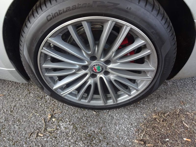 Alfa Romeo Giulia 2.2 JTDM-2 190 Lusso Ti 4dr Auto
